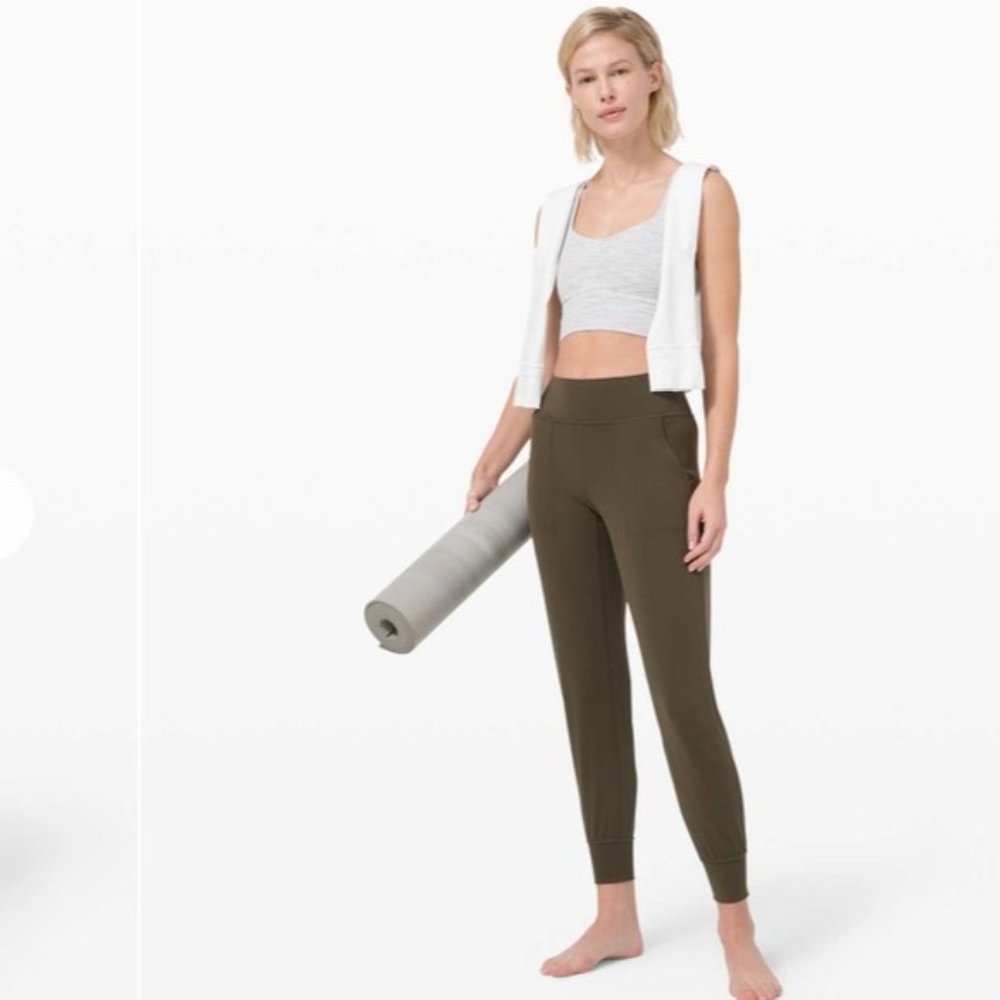 ❗️SOLD❗️2020 Lululemon Olive Green Align Jogger 28" Size 6 - Picture 1 of 9